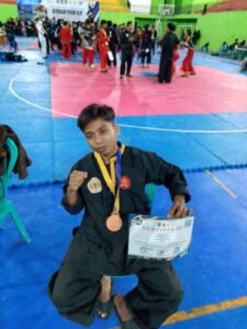 Read more about the article Ahmad Yani, Mahasiswa Pendidikan Fisika UNSWA, Raih Juara 3 Pencak Silat Tingkat Nasional 2025